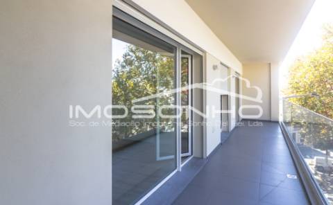 Apartamento T2, com garagem, na linda praia da Nazaré