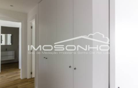 Apartamento T2, com garagem, na linda praia da Nazaré