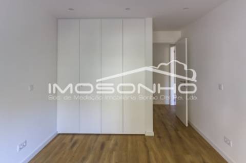 Apartamento T2, com garagem, na linda praia da Nazaré