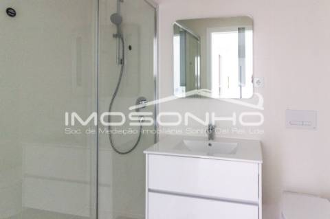 Apartamento T2, com garagem, na linda praia da Nazaré