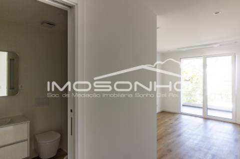 Apartamento T2, com garagem, na linda praia da Nazaré