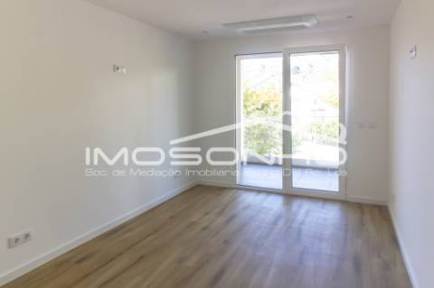 Apartamento T2, com garagem, na linda praia da Nazaré