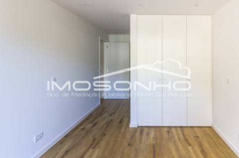 Apartamento T2, com garagem, na linda praia da Nazaré