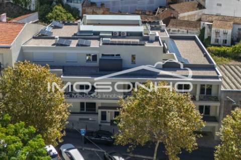 Apartamento T2, com garagem, na linda praia da Nazaré