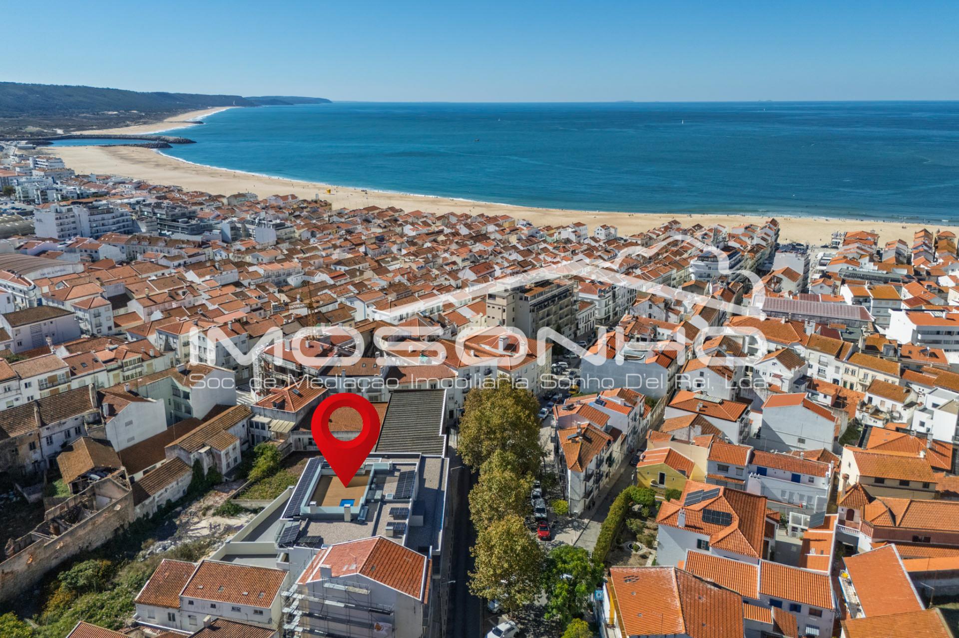Apartamento T2, com terraço, na linda praia da Nazaré