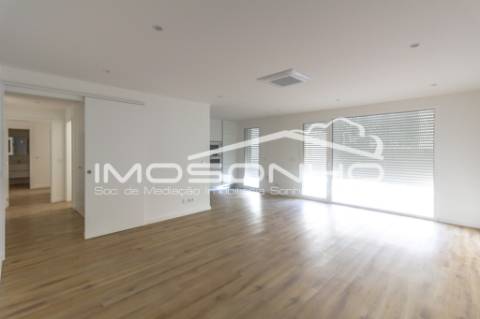 Apartamento T2, com terraço, na linda praia da Nazaré