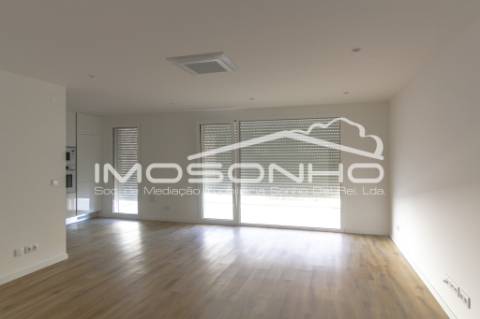 Apartamento T2, com terraço, na linda praia da Nazaré