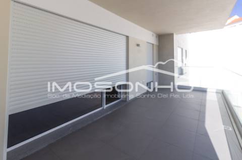 Apartamento T2, com terraço, na linda praia da Nazaré