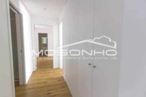 Apartamento T2, com terraço, na linda praia da Nazaré