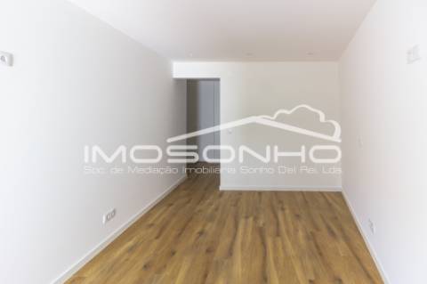 Apartamento T2, com terraço, na linda praia da Nazaré