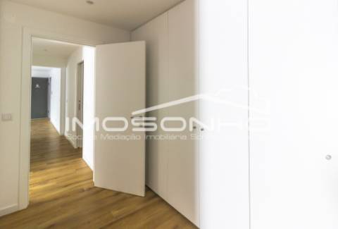 Apartamento T2, com terraço, na linda praia da Nazaré