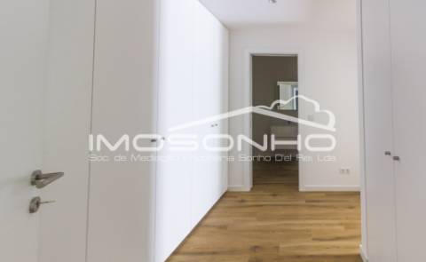 Apartamento T2, com terraço, na linda praia da Nazaré