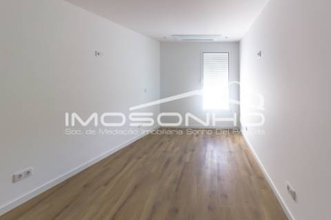 Apartamento T2, com terraço, na linda praia da Nazaré