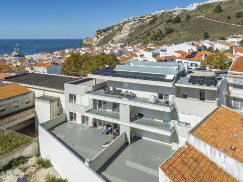 Apartamento T2, com terraço, na linda praia da Nazaré
