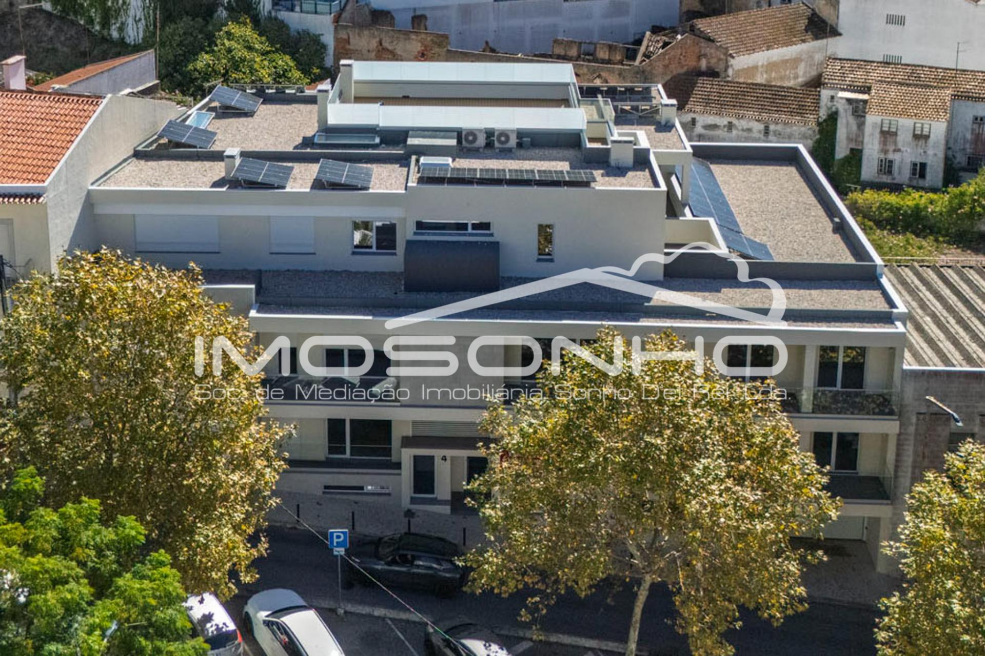 Apartamento T2, com garagem, na linda praia da Nazaré
