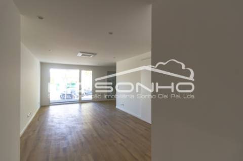 Apartamento T2, com garagem, na linda praia da Nazaré