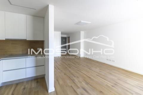 Apartamento T2, com garagem, na linda praia da Nazaré