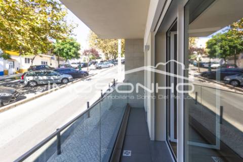 Apartamento T2, com garagem, na linda praia da Nazaré