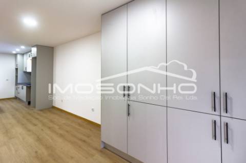 Moradia, com 2 quartos, totalmente remodelada