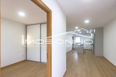 Moradia, com 2 quartos, totalmente remodelada