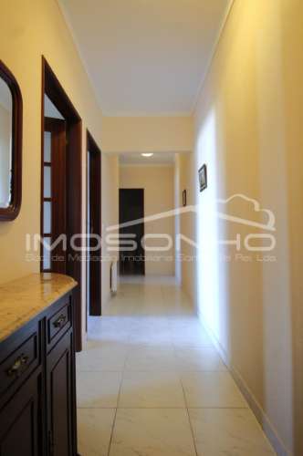 Apartamento T1 com marquise e garagem individual