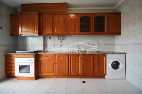 Apartamento T1 com marquise e garagem individual