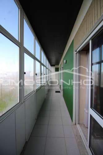 Apartamento T1 com marquise e garagem individual