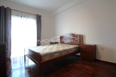 Apartamento T1 com marquise e garagem individual