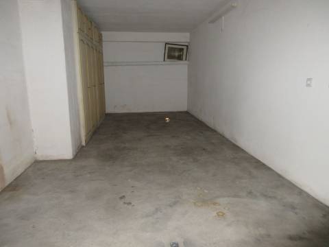 Apartamento T1 com marquise e garagem individual