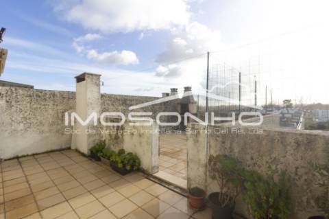 Apartamento T3, com terraço e elevador, no centro da Marinha Grande