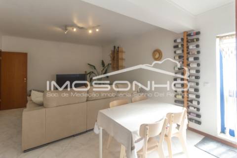 Apartamento T3, com terraço e elevador, no centro da Marinha Grande