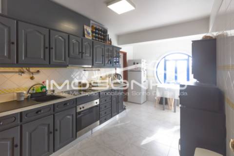 Apartamento T3, com terraço e elevador, no centro da Marinha Grande