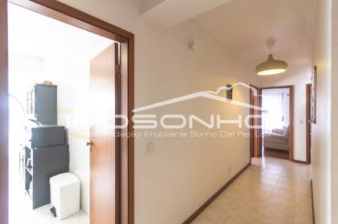 Apartamento T3, com terraço e elevador, no centro da Marinha Grande