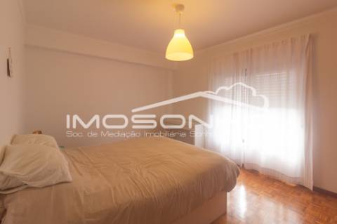 Apartamento T3, com terraço e elevador, no centro da Marinha Grande