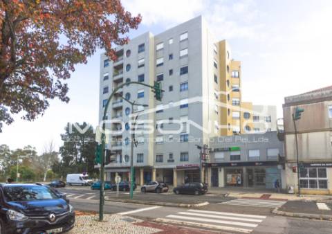 Apartamento T3, com terraço e elevador, no centro da Marinha Grande