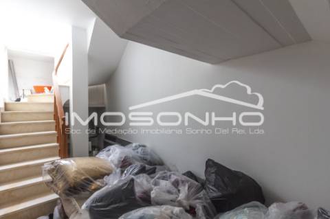 Loja na avenida principal da Praia da Vieira e a pouco metros do areal