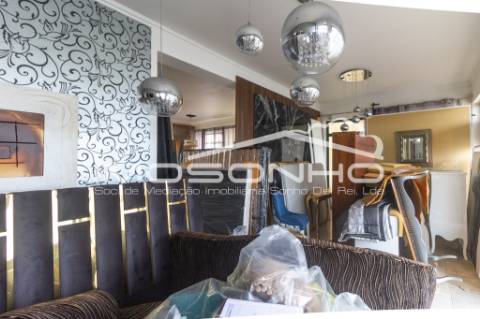 Loja na avenida principal da Praia da Vieira e a pouco metros do areal