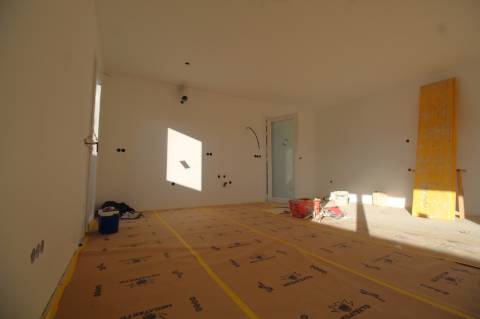 Moradia contemporânea, individual de r/c, numa zona sossegada de moradias