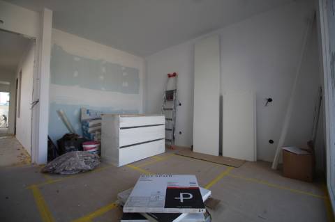 Moradia contemporânea, individual de r/c, numa zona sossegada de moradias