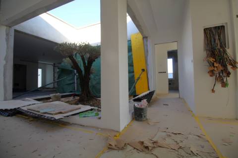 Moradia contemporânea, individual de r/c, numa zona sossegada de moradias