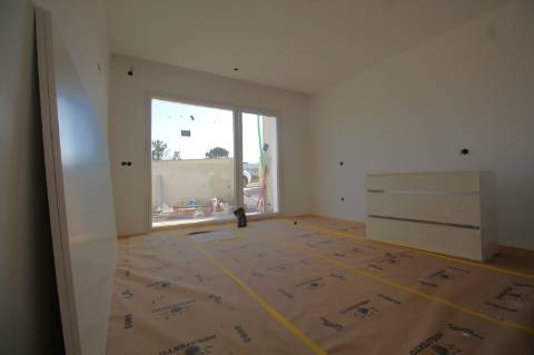 Moradia contemporânea, individual de r/c, numa zona sossegada de moradias