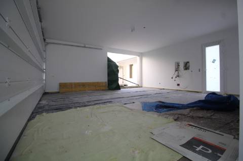 Moradia contemporânea, individual de r/c, numa zona sossegada de moradias