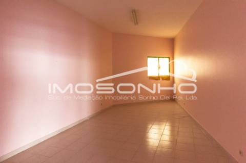 Loja com projeto aprovado para transformar em habitação