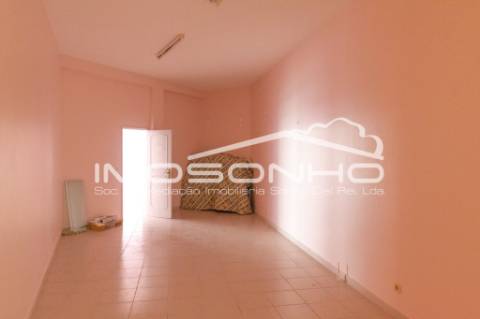 Loja com projeto aprovado para transformar em habitação