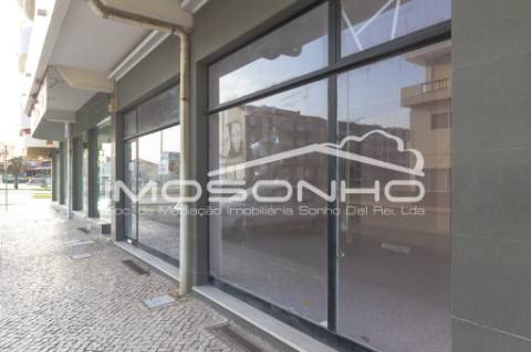 Loja com projeto aprovado para transformar em habitação