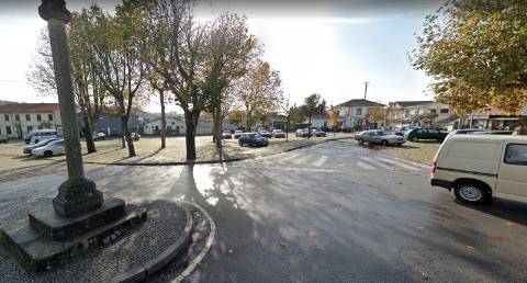 Terreno para construção de moradia 3 frentes em Sobrado