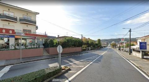 Terreno para construção de moradia 3 frentes em Sobrado