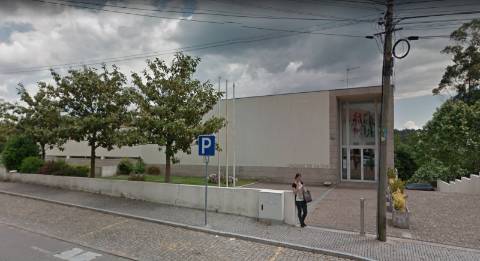 Terreno para construção de moradia 3 frentes em Sobrado