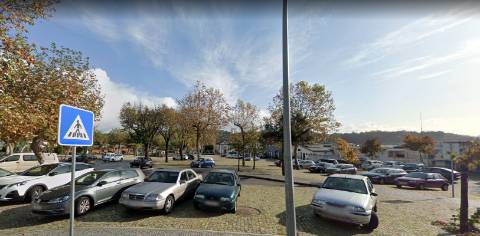 Terreno para construção de moradia 3 frentes em Sobrado