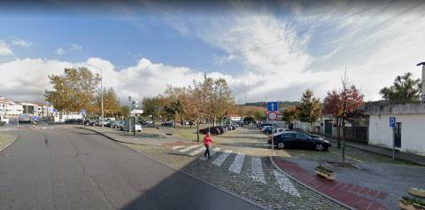 Terreno para construção de moradia 3 frentes em Sobrado